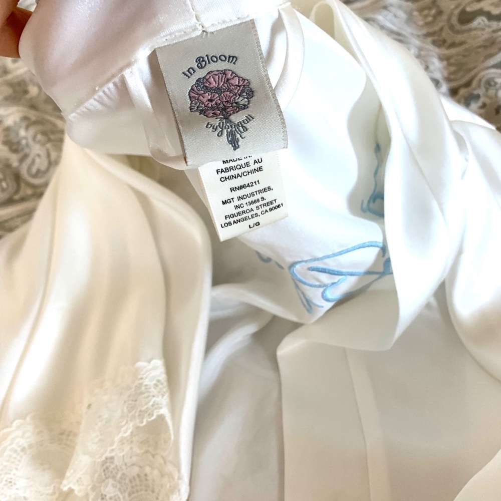 In Bloom Bridal Robe - Picture 3 of 6